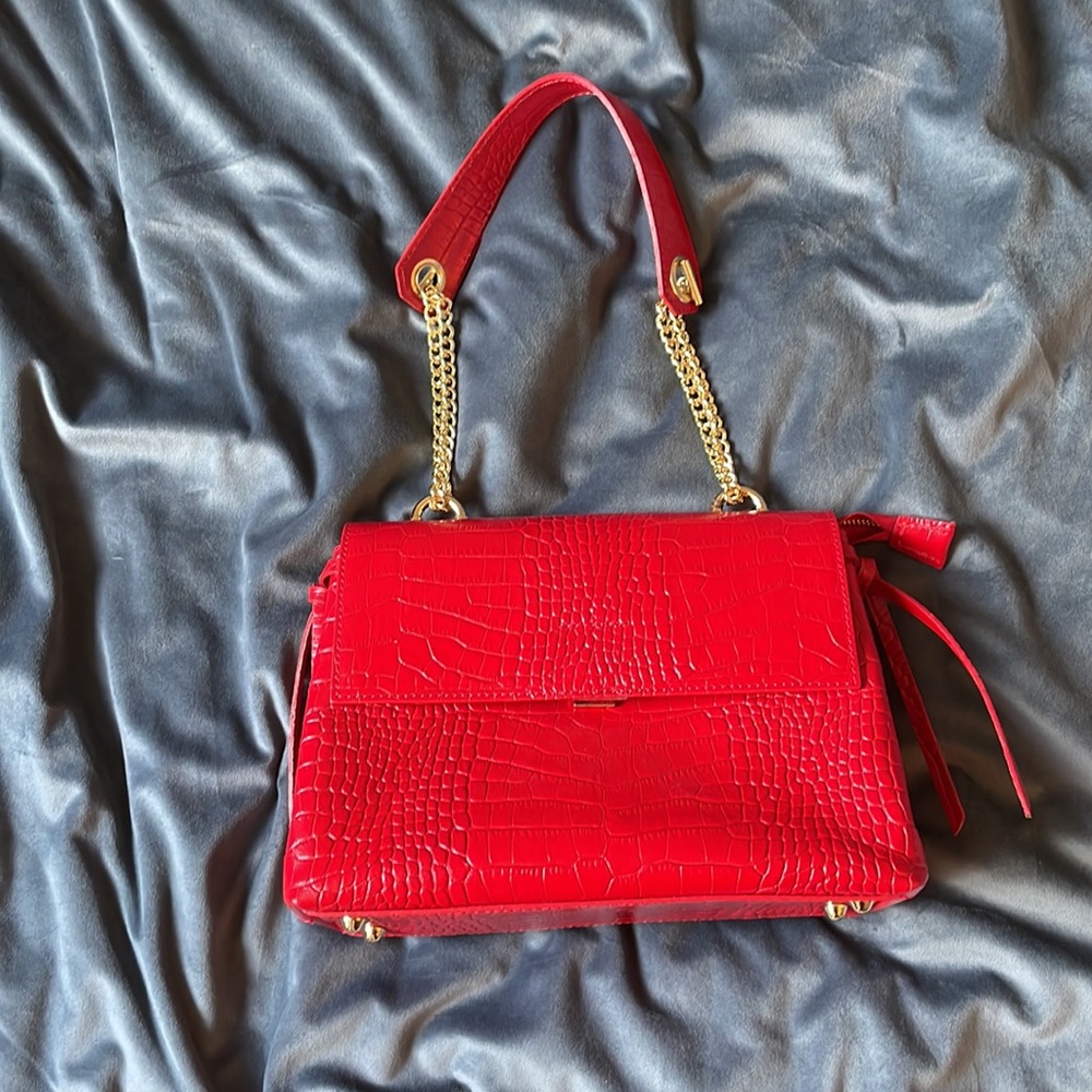 Red Croc-Embossed Shoulder Bag with Gold Chain Handle